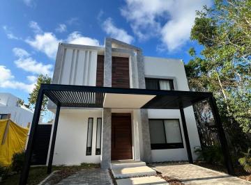 Casa · 222m² · 3 Recámaras · 2 Estacionamientos · Casa en Renta en Residencial Vía Cumbres | con Alberca Privada y Amplios Espacios