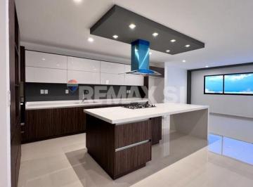 Casa · 450m² · 4 Recámaras · 3 Estacionamientos · Casa Venta Lomas de Juriquilla