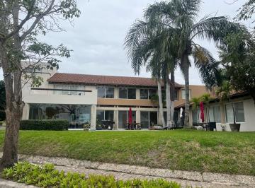 Casa · 1149m² · 3 Estacionamientos · Casa - Fraccionamiento Residencial Lagunas de Miralta