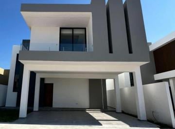 Casa · 284m² · 3 Recámaras · 2 Estacionamientos · Casa en Venta Ampl Valle Alto