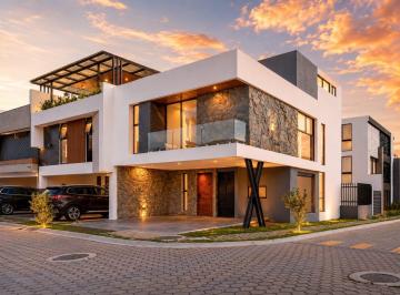 Casa · 267m² · 3 Recámaras · 2 Estacionamientos · Casa en Venta en Lomas de Angelopolis III, Cascatta en Esquina, Puebla.