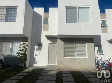 Casa · 110m² · 3 Recámaras · 2 Estacionamientos · Casa en Renta Paseos del Bosque Corregidora Queretaro
