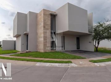 1 · Casa en Venta en Valles del Molino B