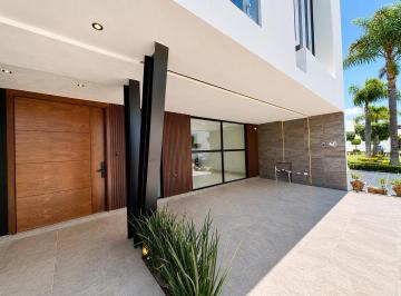 Casa · 422m² · 5 Recámaras · Venta Residencia Premium Parque Guanajuato con Acabados de Lujo Cerca de Area Verde