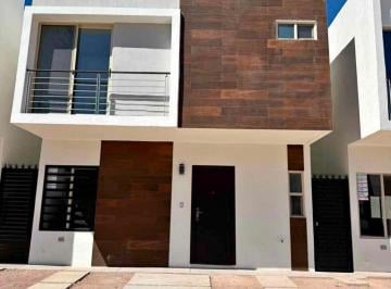 Casa · 3 Recámaras · 2 Estacionamientos · Casa - Fraccionamiento Monteverde