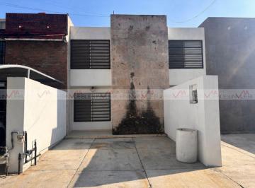 Casa · 230m² · 3 Recámaras · 1 Estacionamiento · Casa en Venta en San Pedro Garza García