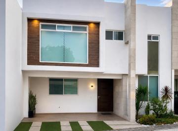 Casa · 270m² · 3 Recámaras · 2 Estacionamientos · Casa - Fraccionamiento Lomas de Angelópolis