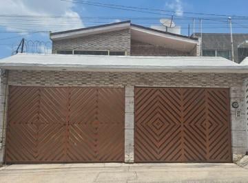 Casa de 3 habitaciones, Querétaro · Amplia en Vista Alegre, en El Sur de Queretaro