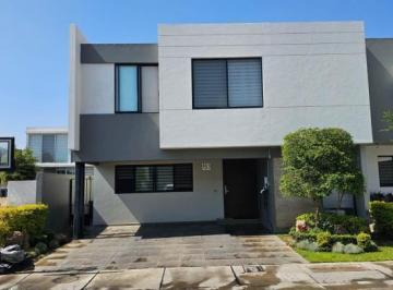 Casa en condominio · 230m² · 5 Recámaras · 2 Estacionamientos · Casa en Venta Coto La Toscana - Zona Real