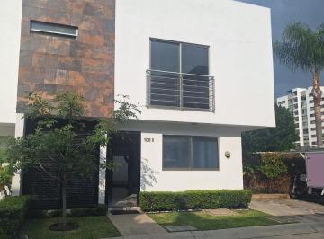 Casa en condominio · 140m² · 2 Recámaras · 1 Estacionamiento · Casa en Venta Cañadas de San Lorenzo La Cima