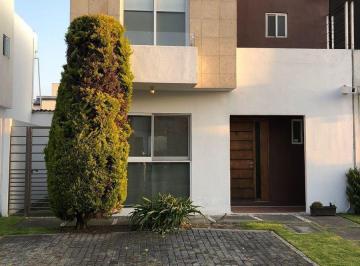 Casa en condominio · 106m² · 3 Recámaras · 3 Estacionamientos · Casa Renta en Foresta, Metepec
