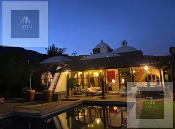 Casa · 200m² · 3 Recámaras · 4 Estacionamientos · Casa en Malinalco