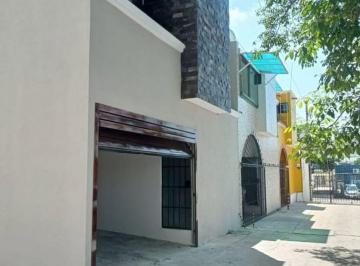 Casa de 3 habitaciones, Centro · ¡Casa en Renta en Col. 1ro de Mayo!