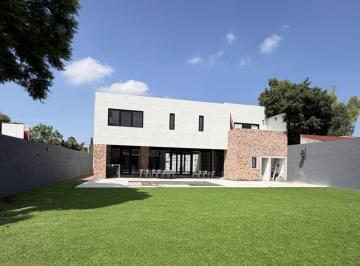 Casa · 600m² · 3 Recámaras · 3 Estacionamientos · Casa - Jurica