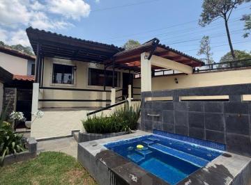 Casa de 3 habitaciones, Valle de Bravo · Casa con 3 Recámaras en Renta Zona Avandaro