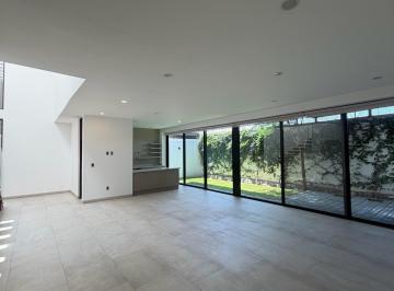 Casa · 298m² · 3 Recámaras · 4 Estacionamientos · Casa - Fraccionamiento Arco de Piedra