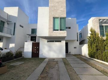 Casa · 130m² · 3 Recámaras · 2 Estacionamientos · Casa en Renta en Horizontes, Zona Villa Magna