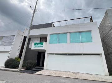 Casa · 482m² · 4 Recámaras · 2 Estacionamientos · Casa en Barrio La Loma