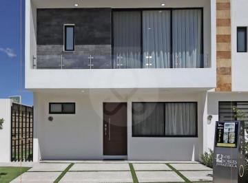 Casa en condominio · 139m² · 3 Recámaras · 2 Estacionamientos · Los Robles Juriquilla: Casa en Condominio en Venta en San Isidro