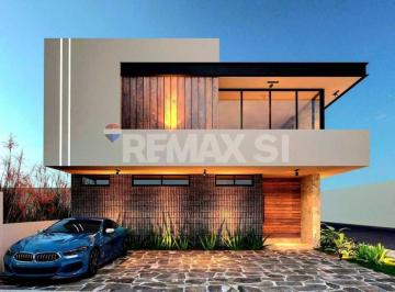 Casa · 330m² · 4 Recámaras · 3 Estacionamientos - Remax Si · Casa Pre - Venta Lomas de Juriquilla