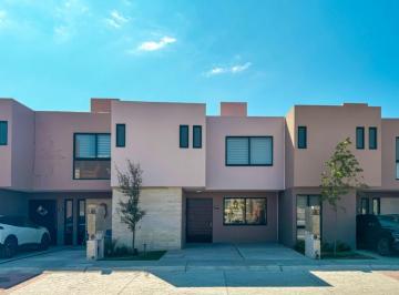 Casa · 171m² · 3 Recámaras · 2 Estacionamientos · Casa de Tres Recámaras con Recámara en Planta Baja en Virrey de Cataluña