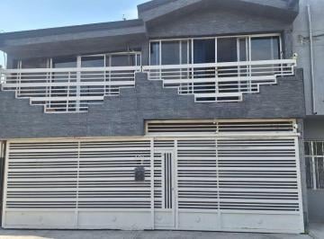 Casa de 4 habitaciones, Saltillo · Casa en Venta Al. Sur de Saltillo Sobre Blvd
