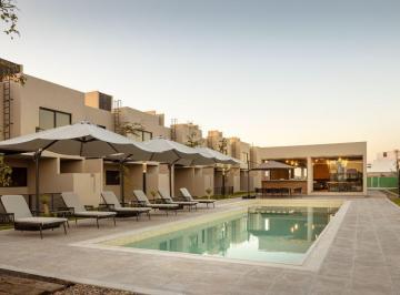 Casa en condominio de 3 habitaciones, Querétaro · Casa en Santa Fe con Alberca y Seguridad