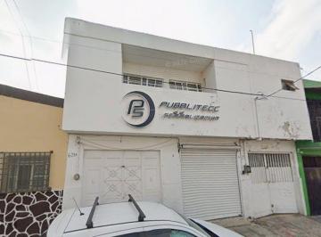 Casa uso de suelo de 4 habitaciones, Guadalajara · Local o Bodega con Departamento. Gran Terreno en Zona Centro, Para Remodelar.