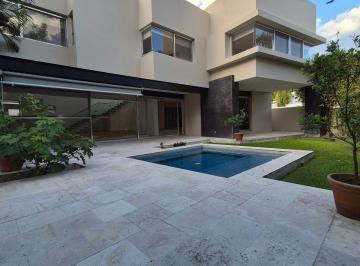 Casa · 536m² · 4 Recámaras · 8 Estacionamientos · Casa - Juriquilla