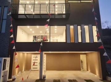 Casa en Venta de 4 habitaciones Residencial Lago Esmeralda · Venta de Casa en Moncayo