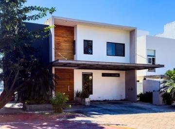 Casa de 4 habitaciones, Benito Juárez · Casa de 350 m² con 4 Recámaras en Venta y Renta en Residencial Cumbres