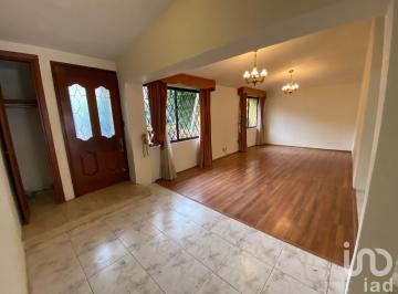 Casa · 214m² · 3 Recámaras · 2 Estacionamientos · Casa con Patio y 2 Estacionamientos