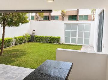 Casa · 230m² · 3 Recámaras · 5 Estacionamientos · Casa en Venta Queretaro, Corregidora Amplio Jardin Ideal Para Familias y Mascotas