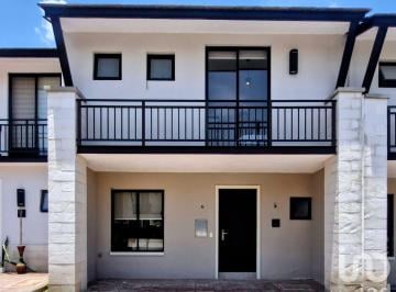 Casa · 141m² · 3 Recámaras · 2 Estacionamientos · Casa en Venta en El Refugio Dentro de Condominio Querétaro, Querétaro
