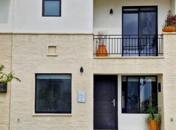Casa · 121m² · 4 Recámaras · 2 Estacionamientos · Casa en Venta en Ziré Citadela. El Marqués Querétaro