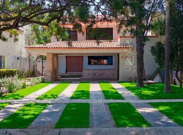 Casa de 3 habitaciones, Zapopan · Excelente Residencia Familiar con Ubicación Inmejorable