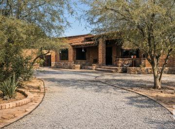 Casa · 169m² · 3 Recámaras · 10 Estacionamientos · Casa Venta 1000 m² de Terreno Albercas Cancha de Tenis Ciclismo Montaña Pueblo Dorado Hermosillo Son