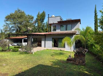 Casa de 3 habitaciones, Valle de Bravo · Renta de Casa Amueblada con Amplio Jardín
