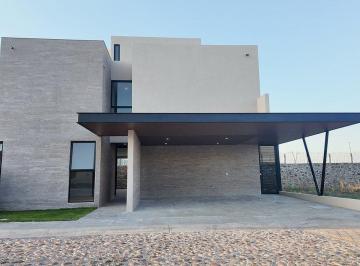 Casa · 425m² · 4 Recámaras · 3 Estacionamientos · Casa en Lomas del Campanario Norte