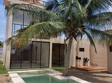 Casa · 300m² · 2 Recámaras · 2 Estacionamientos · Casa - Pueblo Chicxulub Puerto
