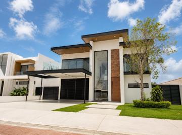 Casa · 620m² · 5 Recámaras · 2 Estacionamientos · Residencia en Venta en Cancun, Lagos del Sol