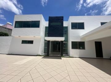 Casa · 500m² · 5 Recámaras · 6 Estacionamientos · Casa - Fraccionamiento Montecristo