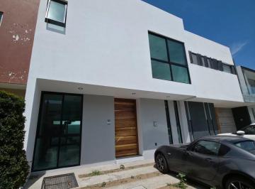 Casa · 140m² · 4 Recámaras · 2 Estacionamientos · Casa en Casa Fuerte