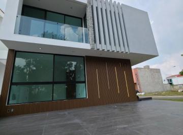Casa · 268m² · 4 Recámaras · 4 Estacionamientos · Venta Casa en Casa Fuerte