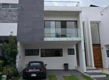 Casa · 240m² · 4 Recámaras · 3 Estacionamientos · Casa en Valle Imperial
