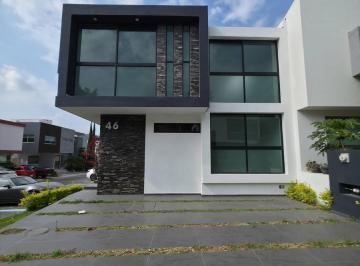 Casa · 240m² · 4 Recámaras · 3 Estacionamientos · Casa en Casa Fuerte