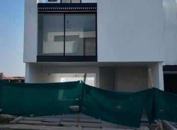 Casa · 195m² · 3 Recámaras · 2 Estacionamientos · Casa en Capital Norte