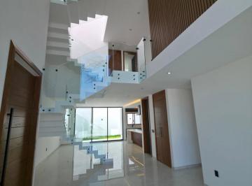 Casa · 289m² · 4 Recámaras · 4 Estacionamientos · Casa en La Rioja