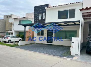 Casa en condominio · 248m² · 3 Recámaras · 2 Estacionamientos · Venta Casa Milenio III | Alborada Coto | 3 Recámaras | Estudio | 248 m²