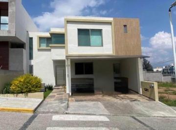 Casa de 4 habitaciones, Morelia · Casa en Renta en Punta Alba 2